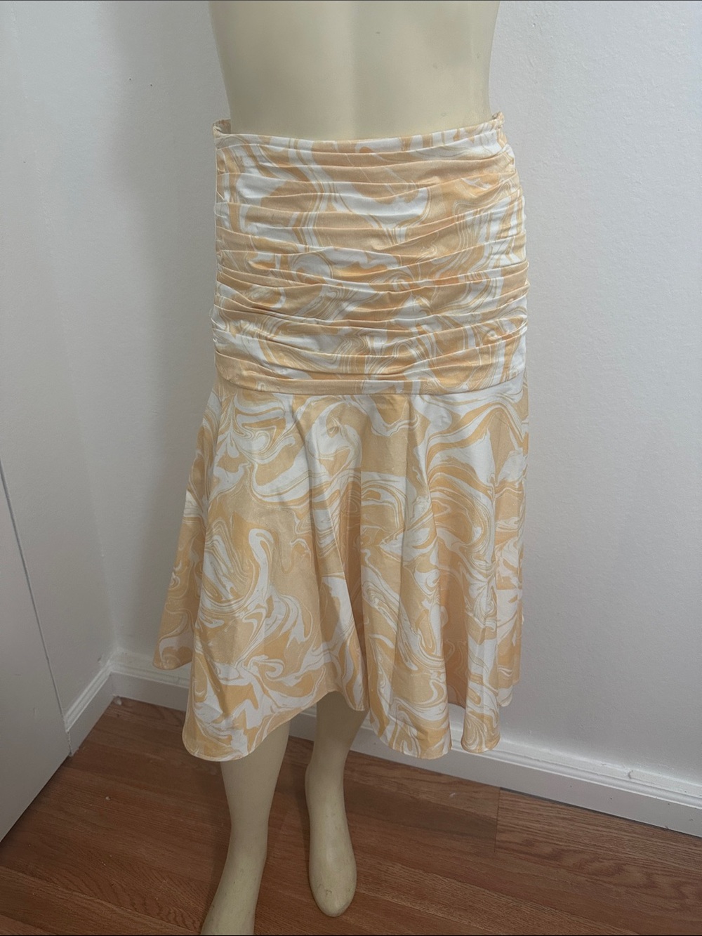 AIIFOS Ruched Waist Swirl-Print Circle Skirt in Cream & Light Peach